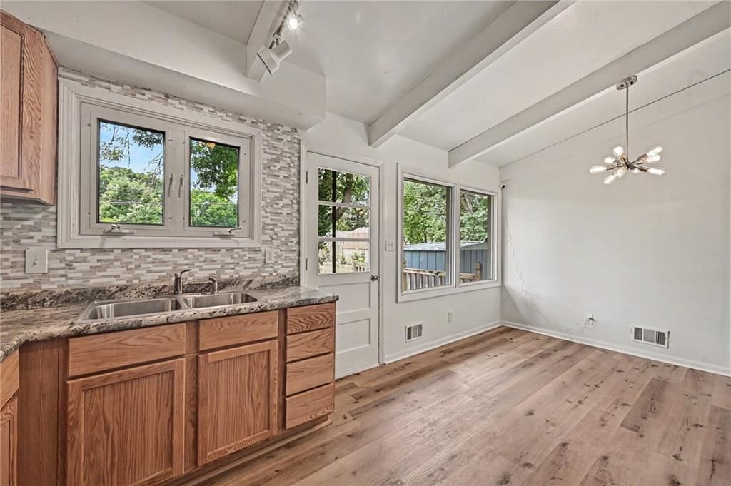 6108 N Howard Avenue — photo 8