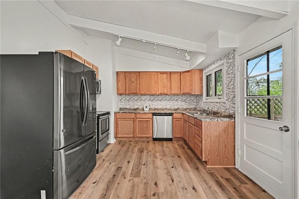 6108 N Howard Avenue — photo 9
