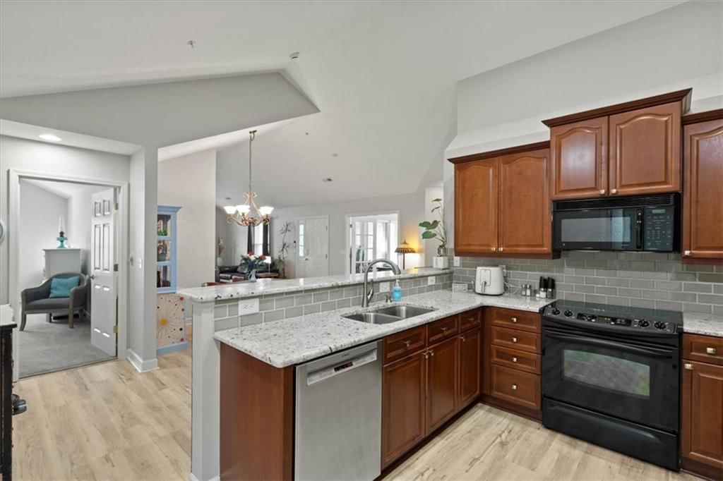 7137 Meadow View Street — photo 15