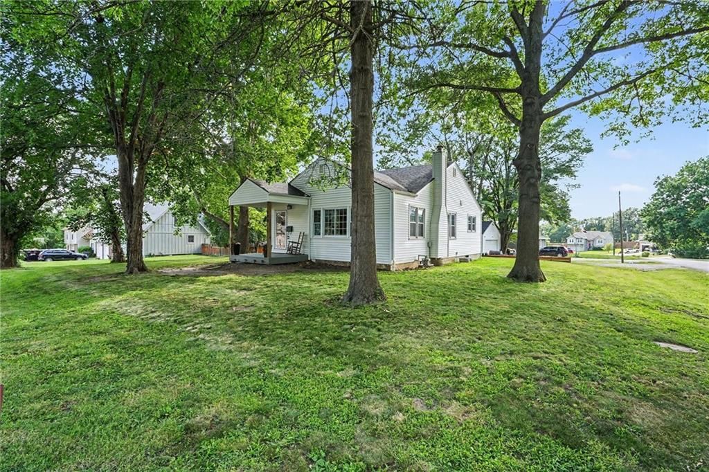 909 Pawnee Drive, Paola, KS