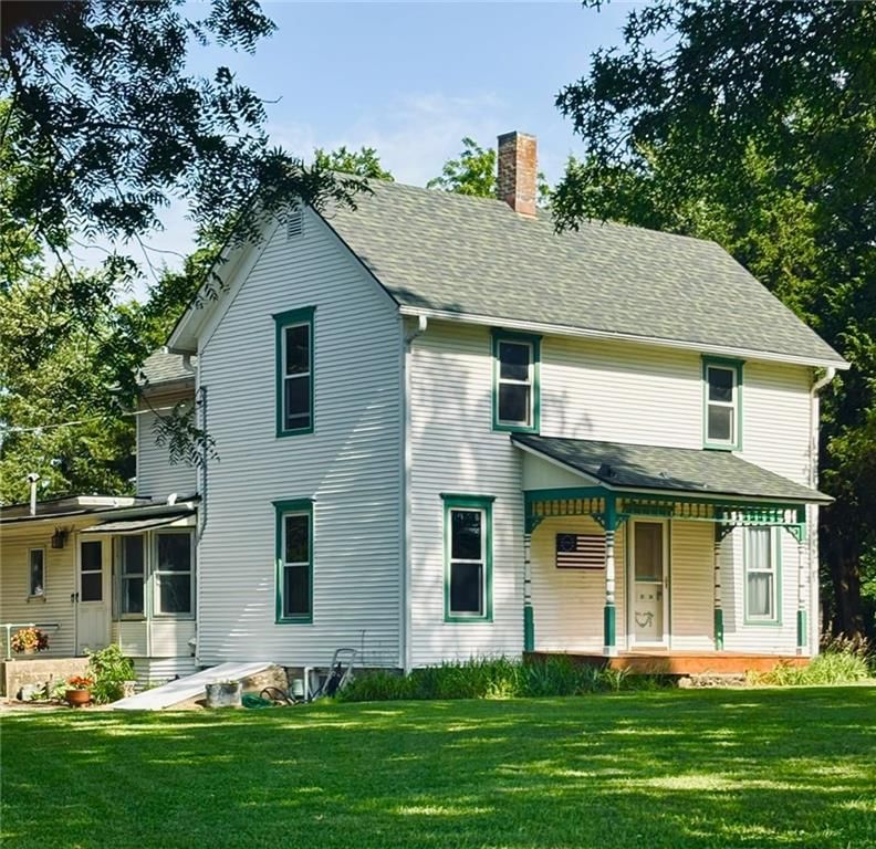1033 E 1800 Road, Lawrence