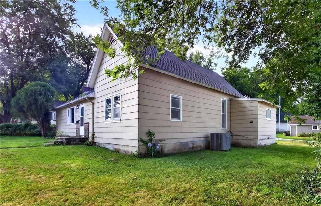 935 W Walnut Street — photo 2