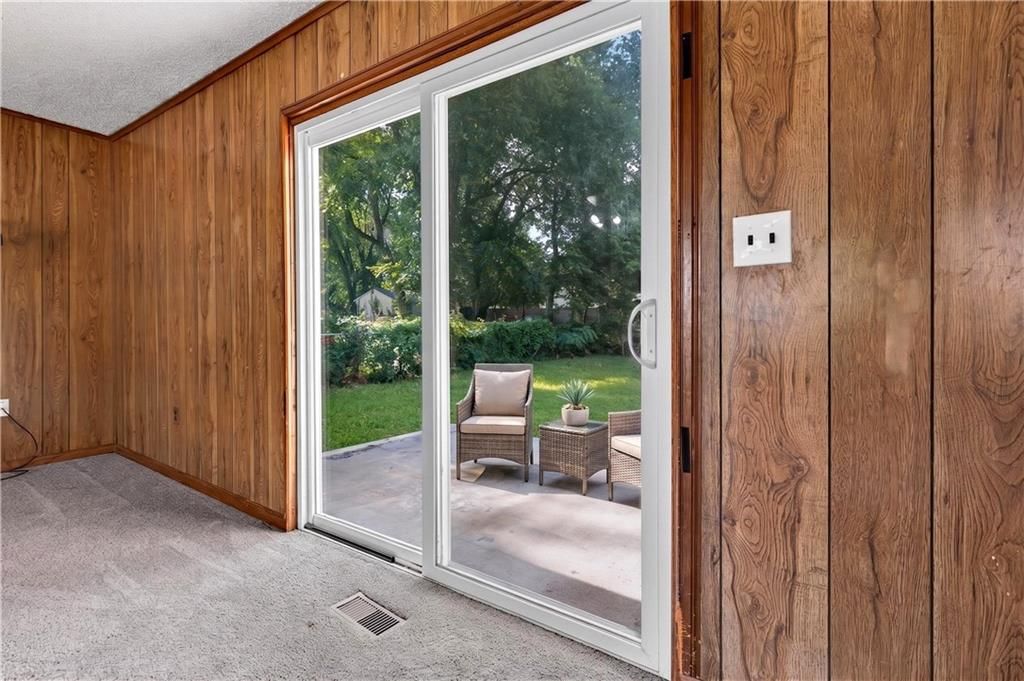 935 W Walnut Street — photo 16