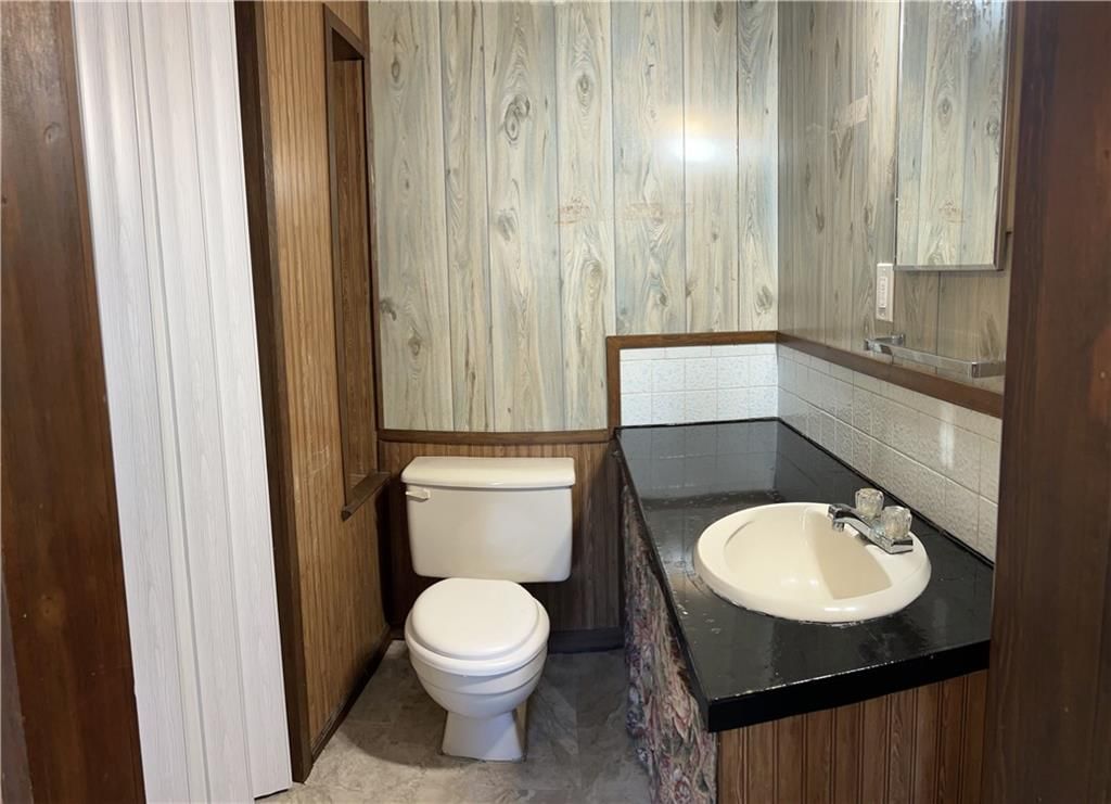 935 W Walnut Street — photo 35