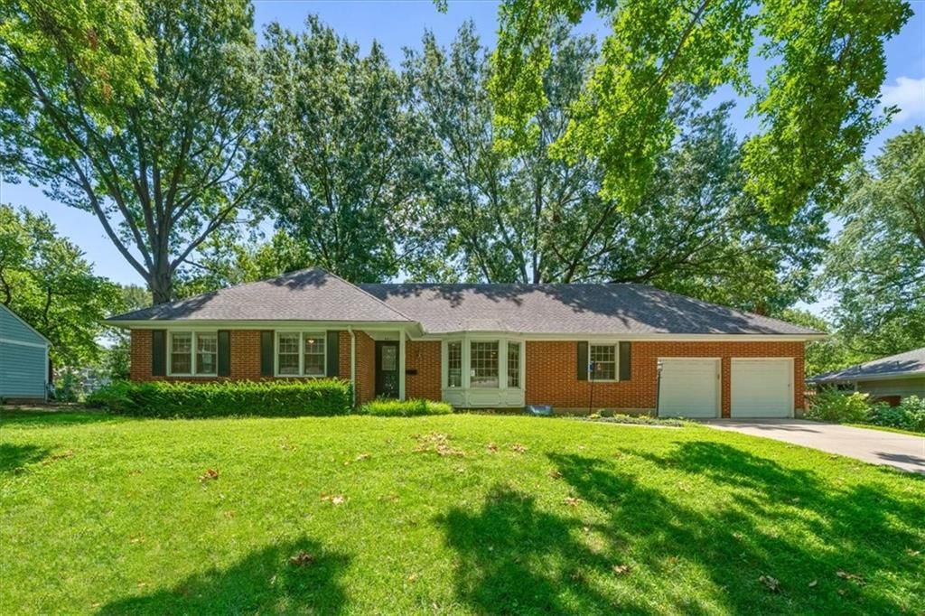 4411 W 97th Street, Overland Park, KS