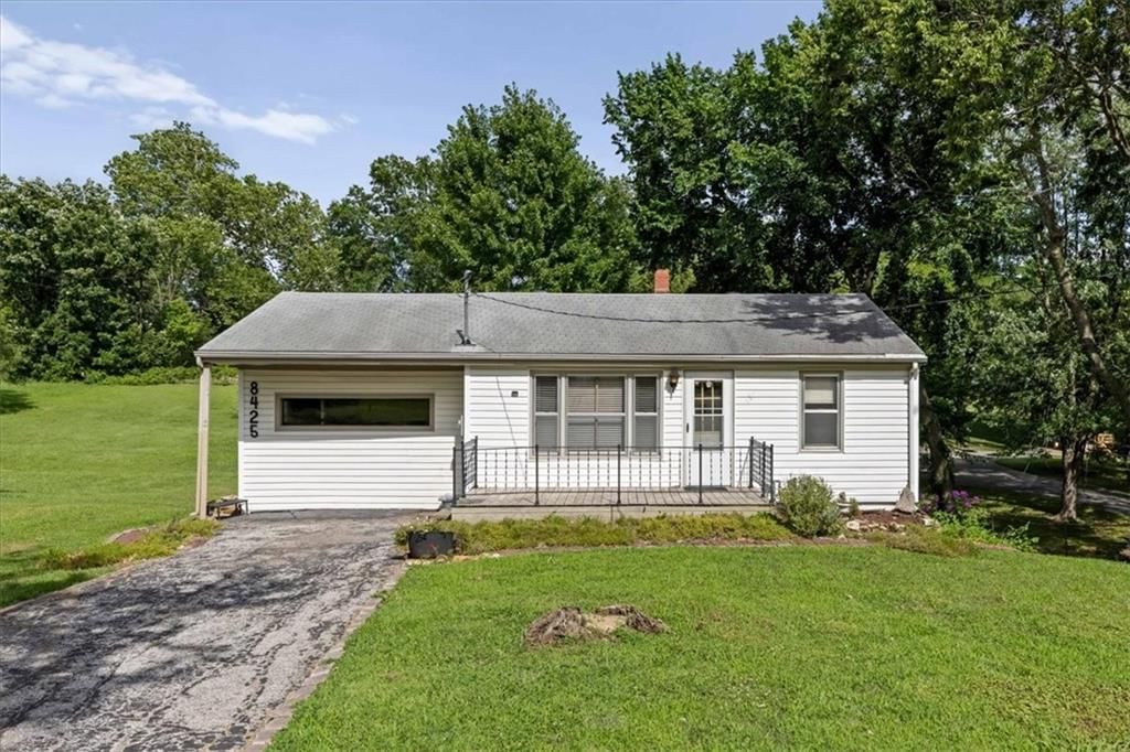 8425 Sterling Avenue, Raytown