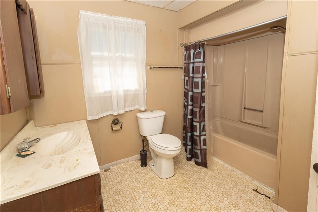 304 E 4th Street — photo 12
