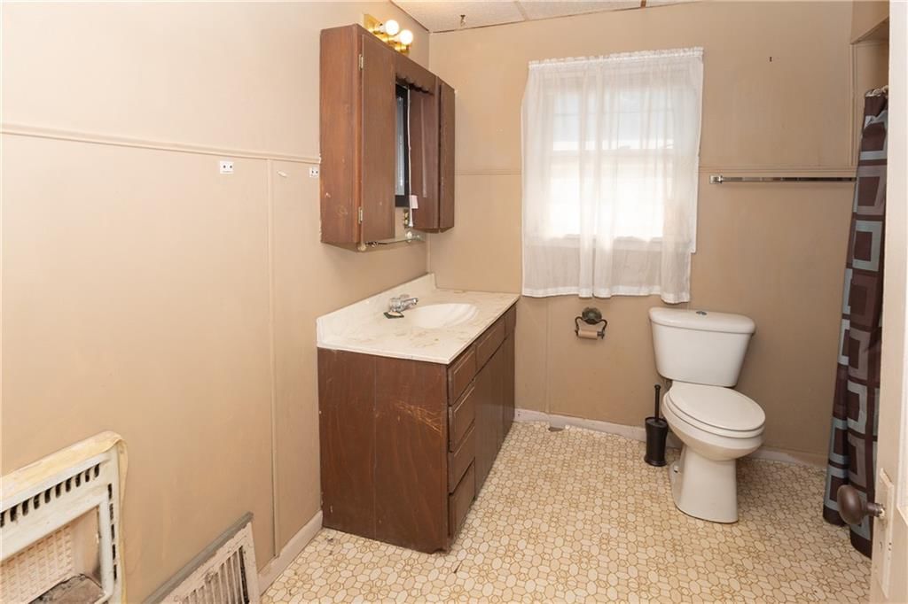 304 E 4th Street — photo 13