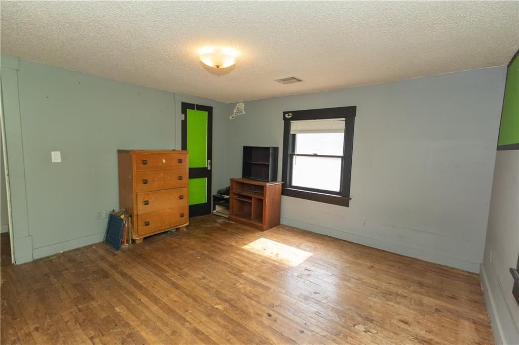 304 E 4th Street — photo 24