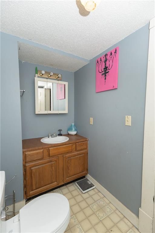 304 E 4th Street — photo 27