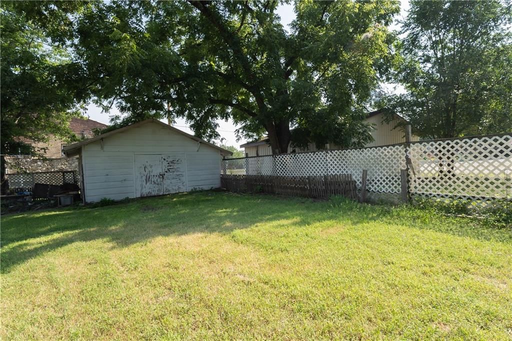 304 E 4th Street — photo 31