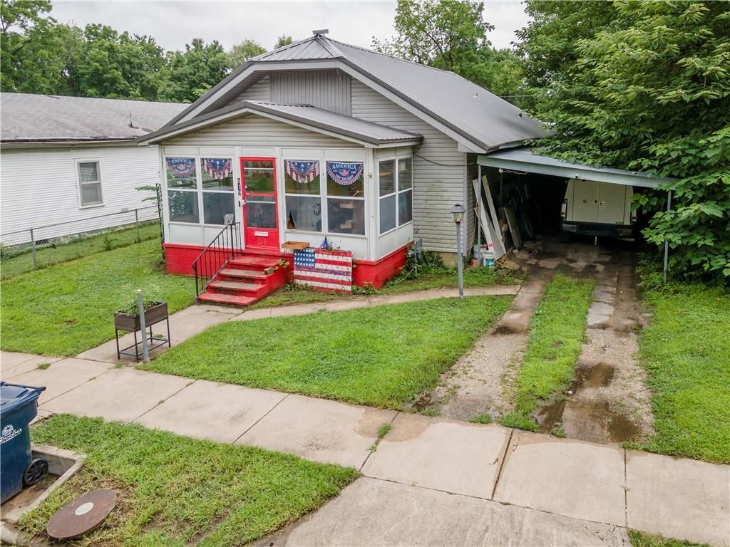 819 E Poplar Street — photo 3