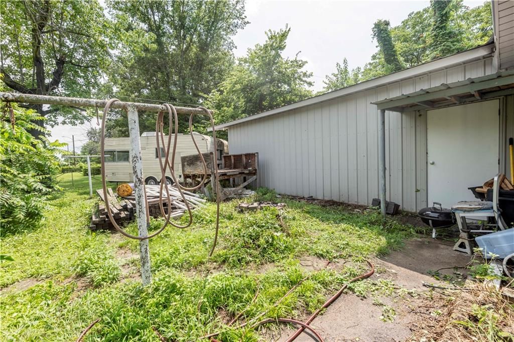 819 E Poplar Street — photo 23