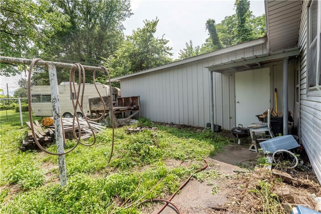 819 E Poplar Street — photo 26