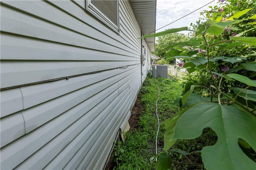 819 E Poplar Street — photo 27