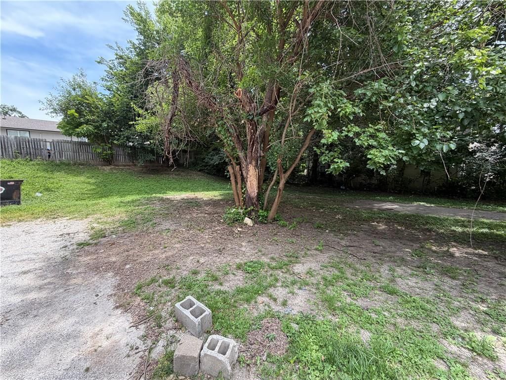 203 N Crysler Avenue — photo 4