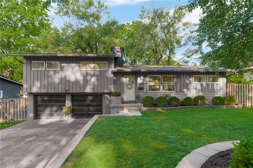 7908 Falmouth Street, Prairie Village, KS