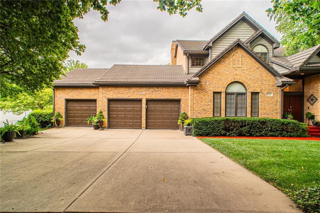 12668 Sherwood Drive, Leawood, KS