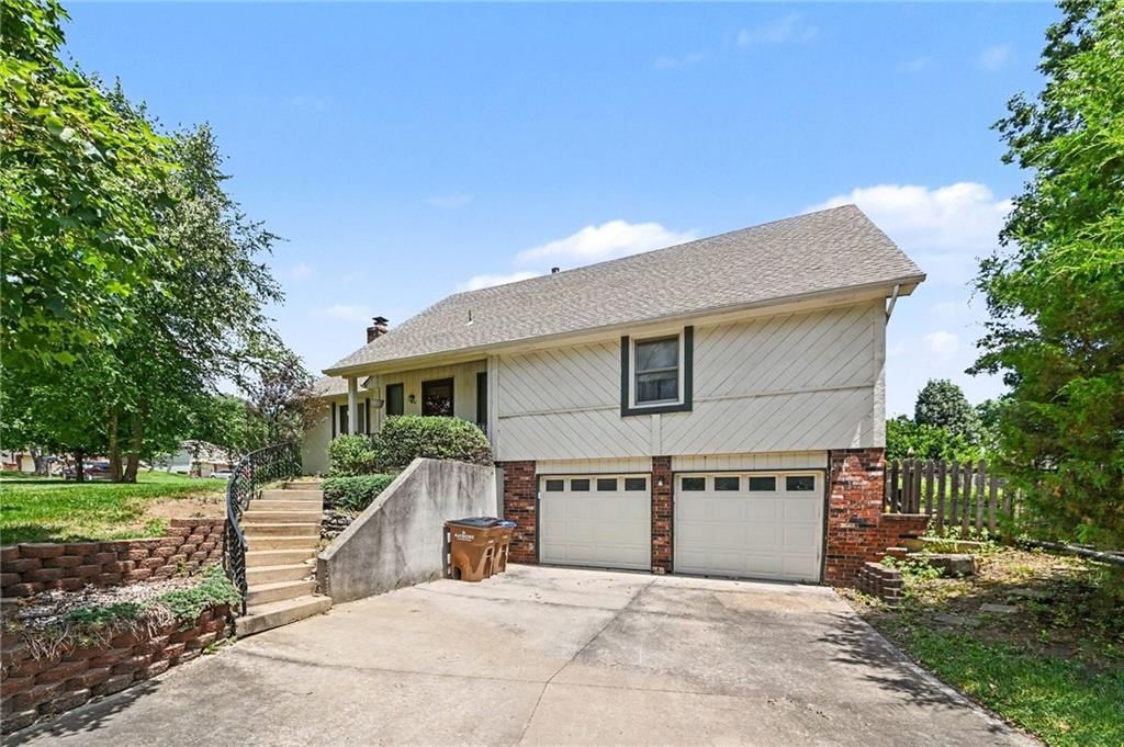 401 N Adams Street, Raymore