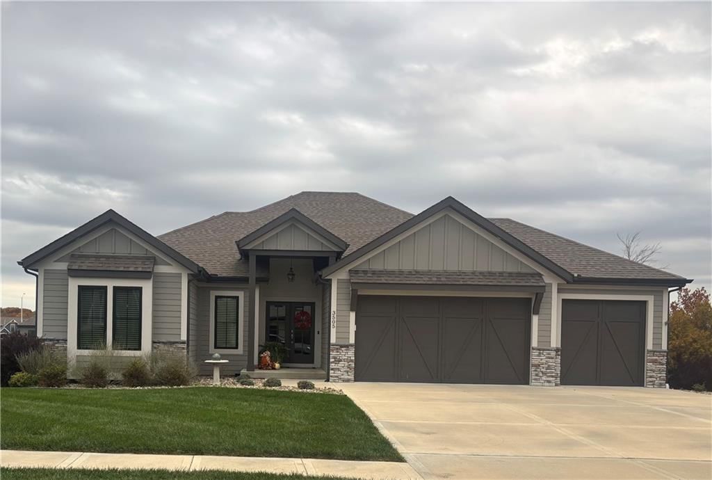 5794 NW Black Oak Court, Parkville, MO