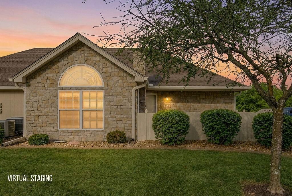6160 NE Kensington Drive, Lee's Summit, MO