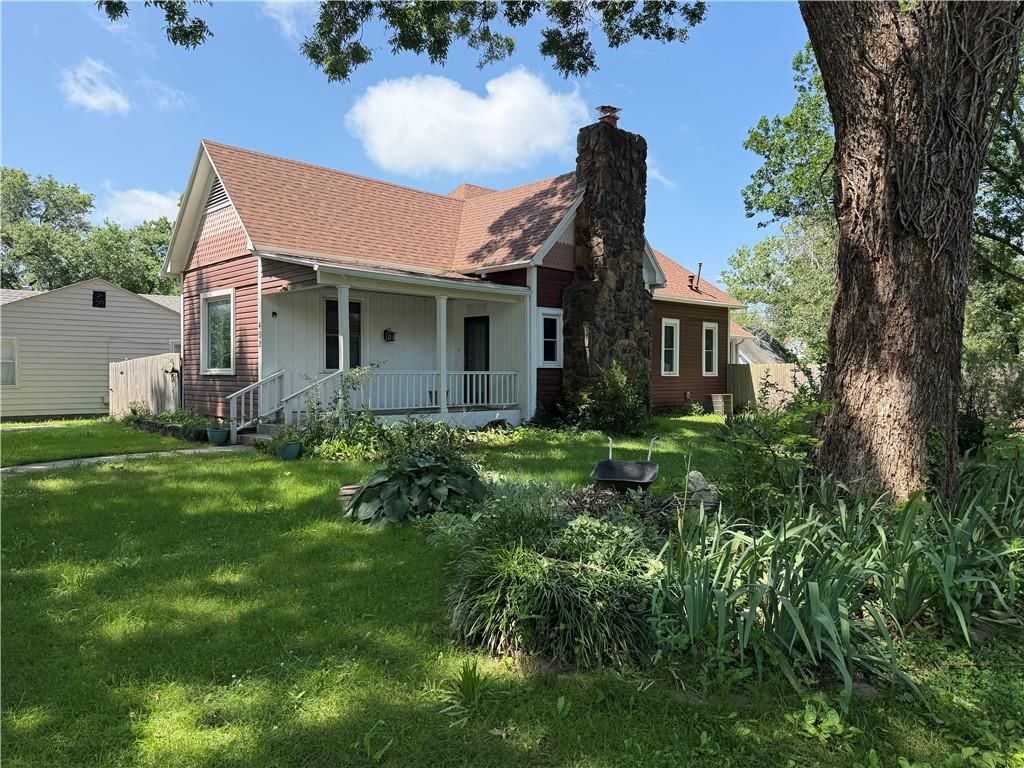 402 S Spring Street — photo 1