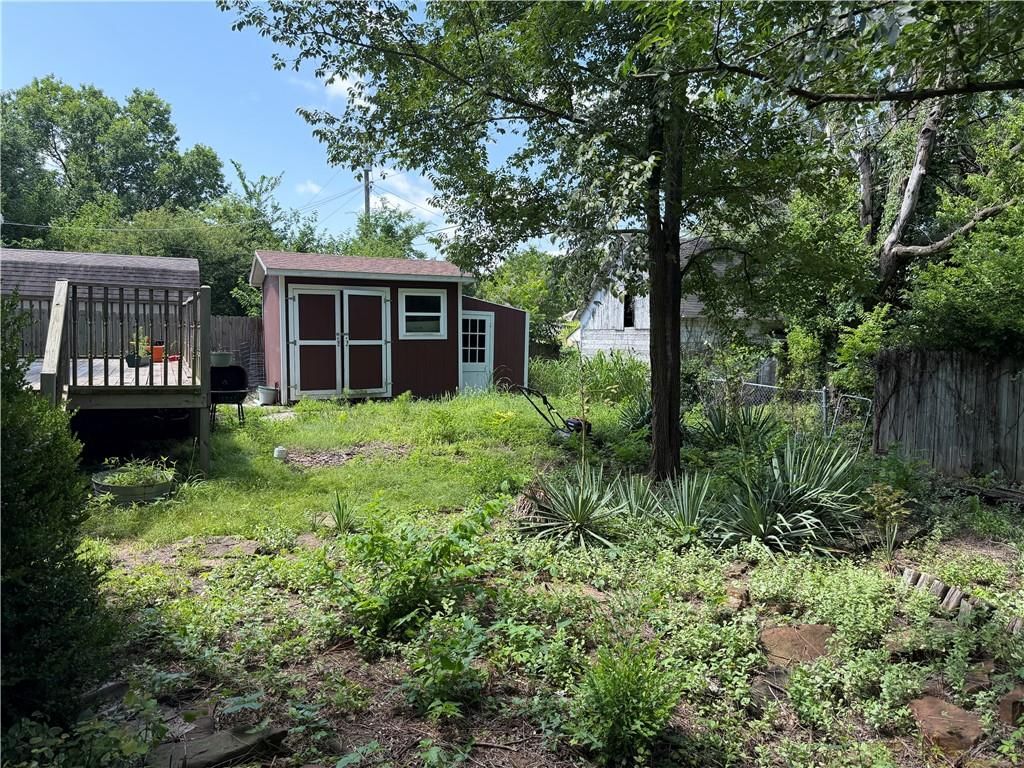 402 S Spring Street — photo 11