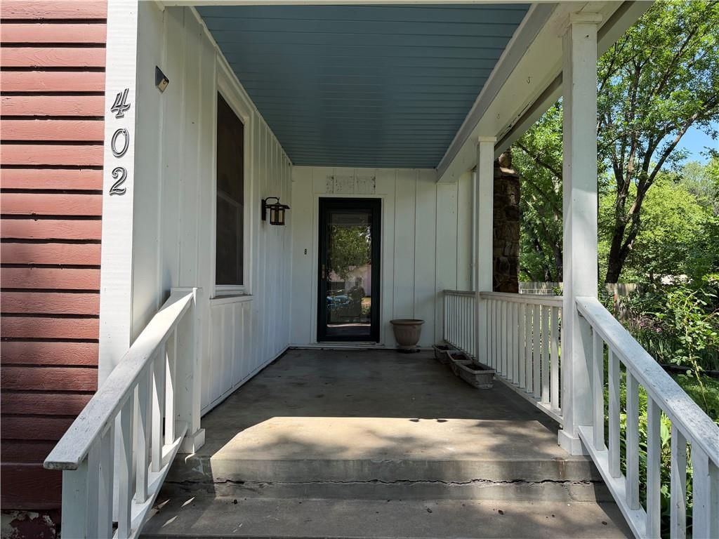 402 S Spring Street — photo 13