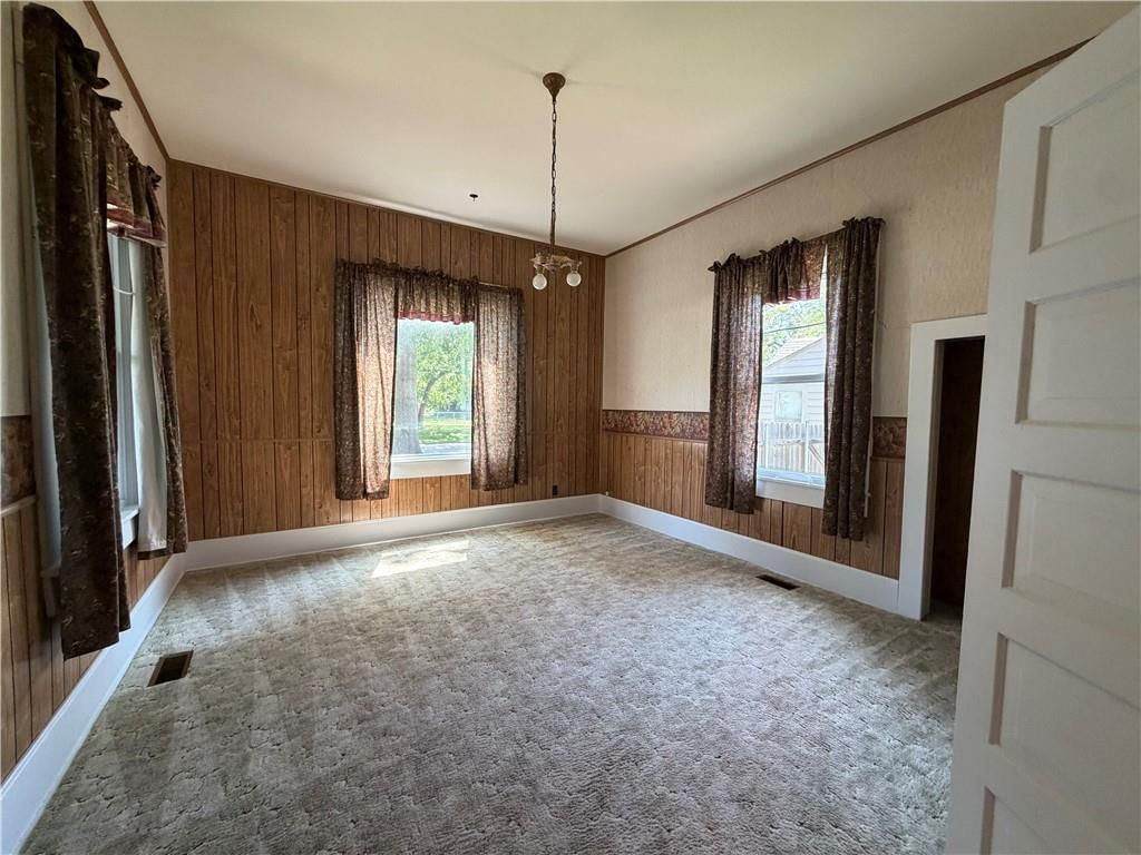 402 S Spring Street — photo 17