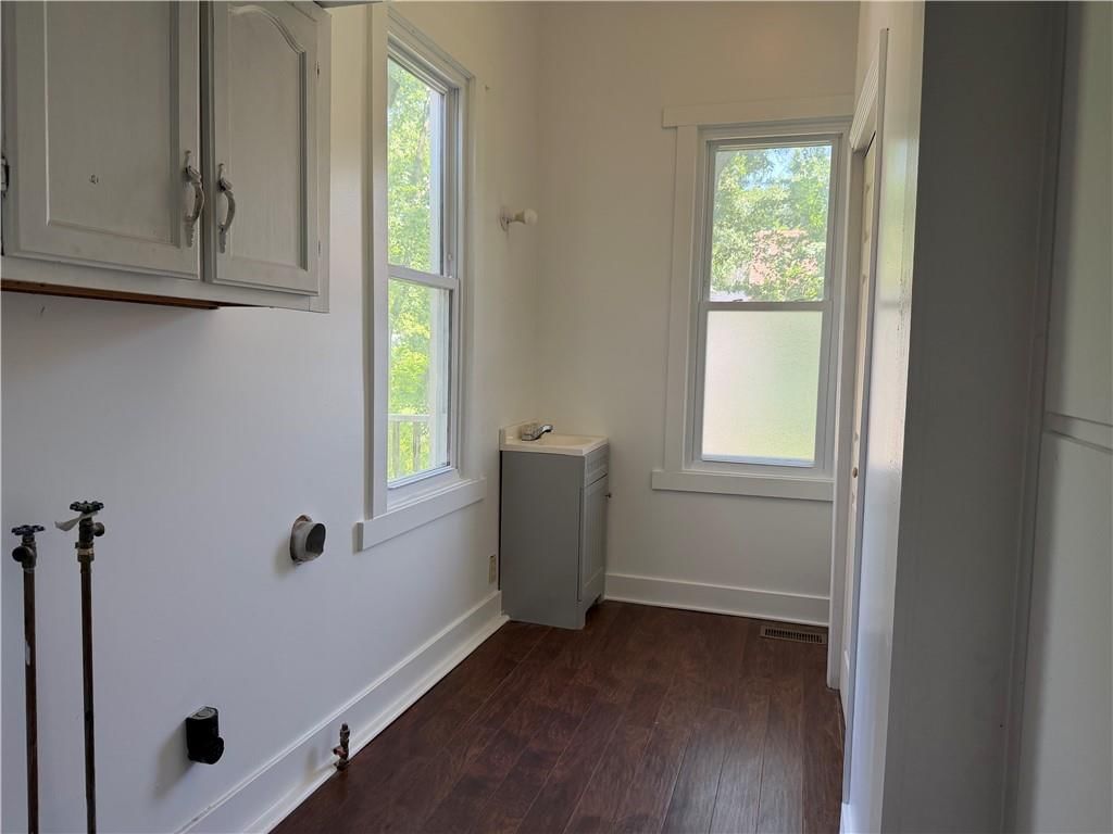 402 S Spring Street — photo 28