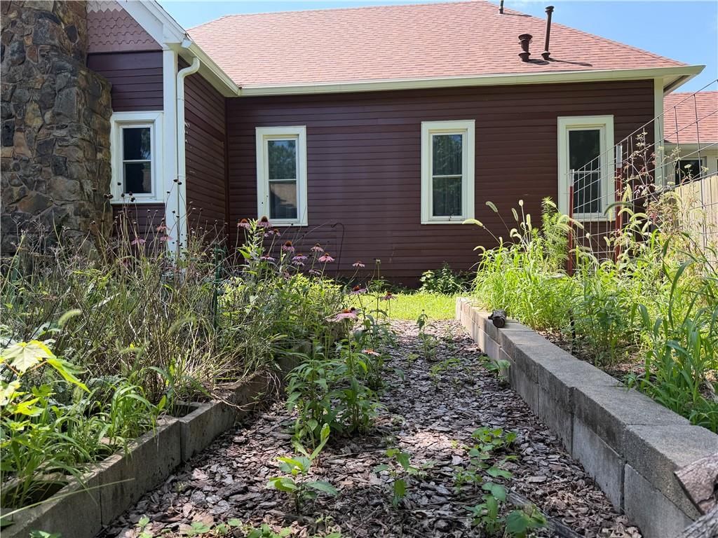 402 S Spring Street — photo 4