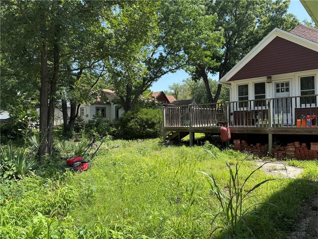 402 S Spring Street — photo 10