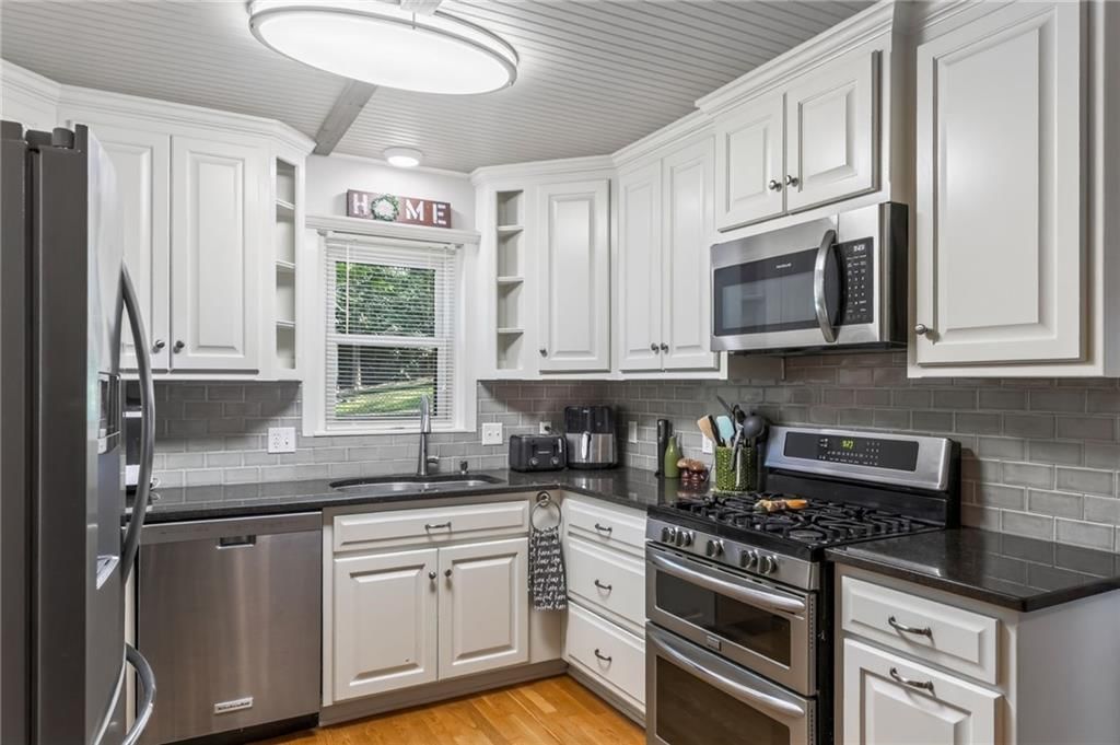 4625 N Bennington Avenue — photo 32