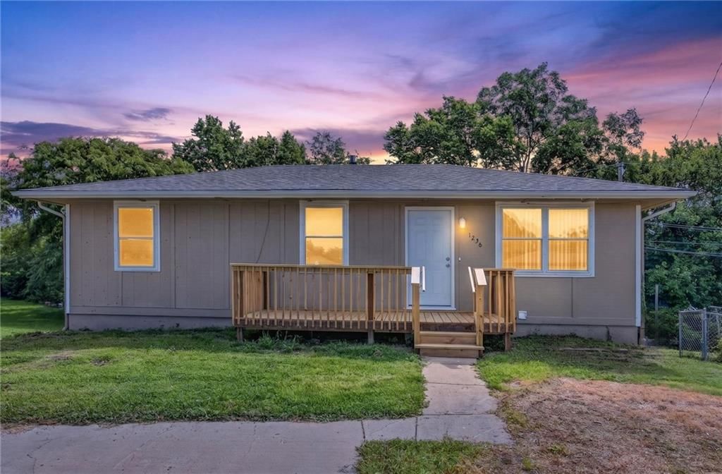 1226 W 3rd Street, Edgerton