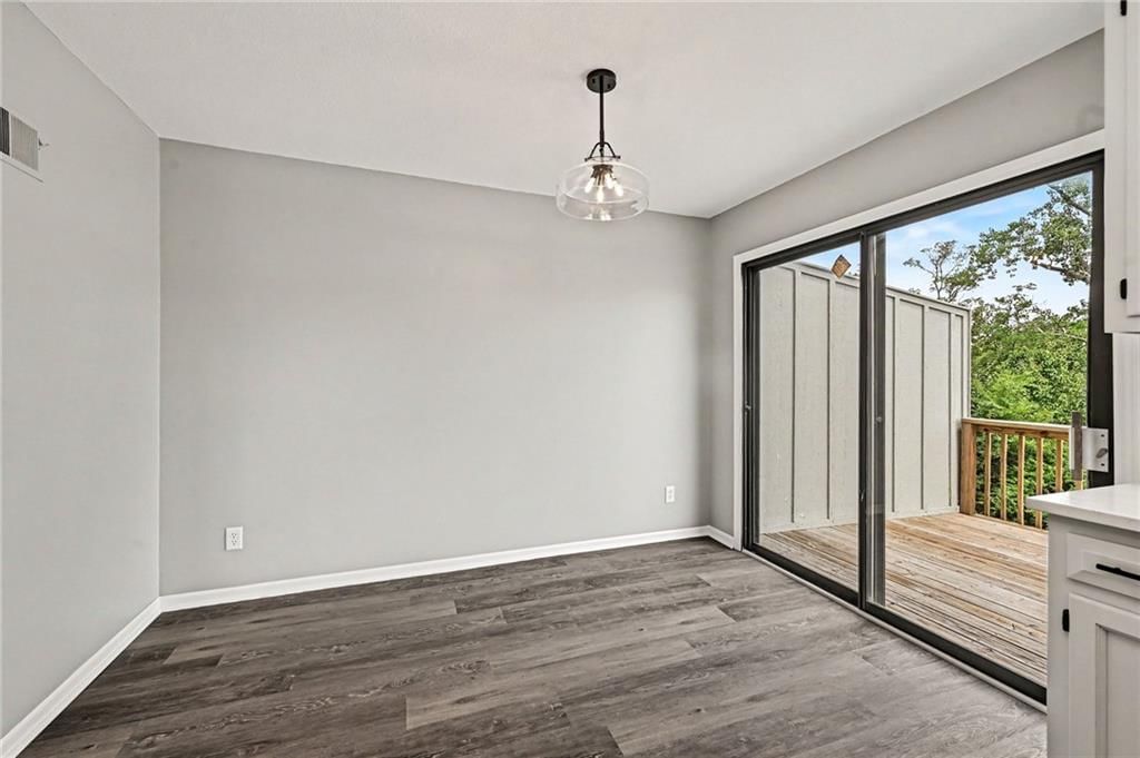 7033 N Fisk Court — photo 4