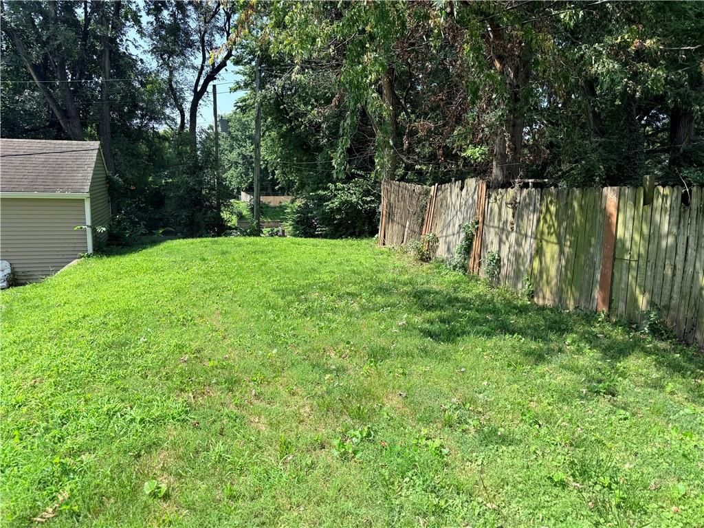 114 E Highland Avenue — photo 2