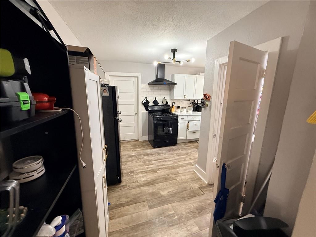 114 E Highland Avenue — photo 12