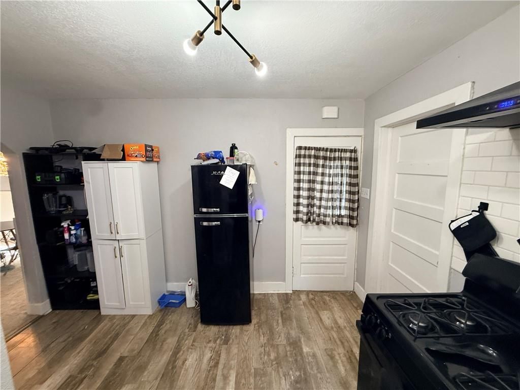 114 E Highland Avenue — photo 14