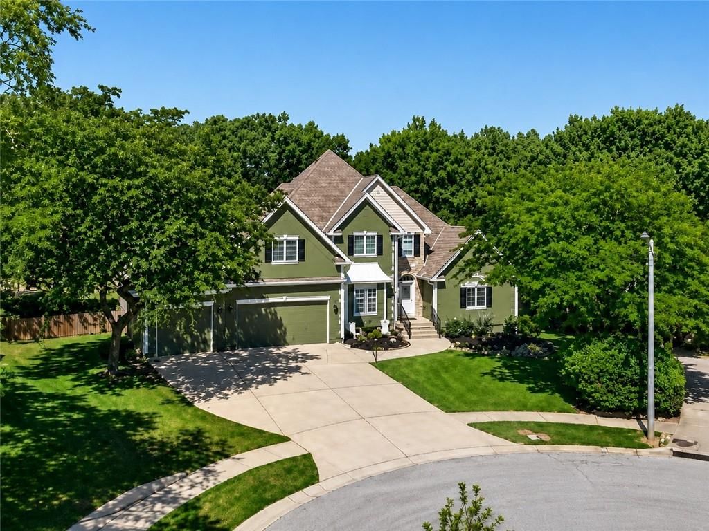 2400 SW Winteroak Court, Lee's Summit, MO
