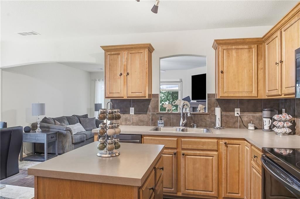 517 SW Shadow Glen Drive — photo 8