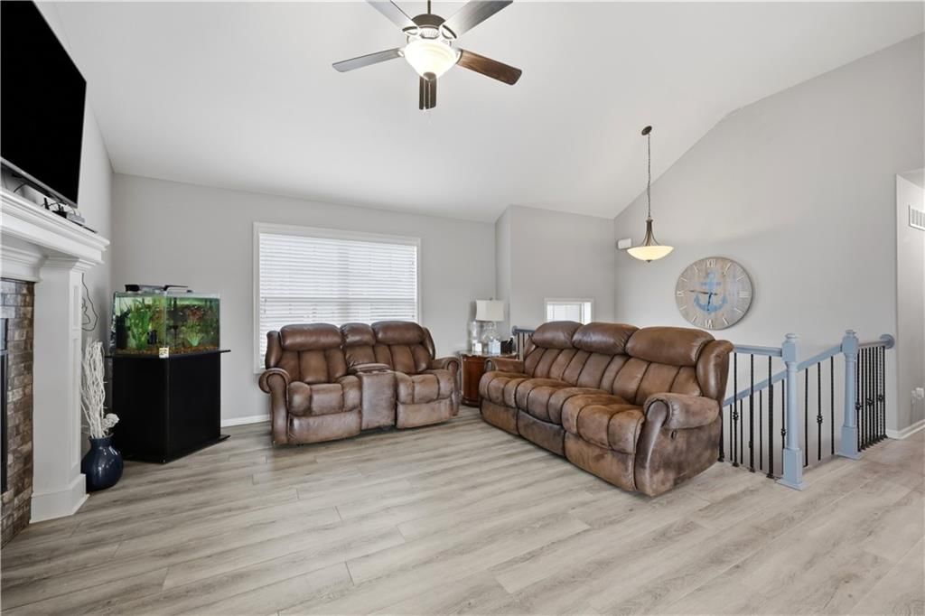 809 N Whispering Hills Drive — photo 4