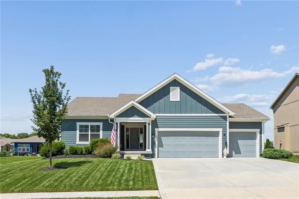 3212 SW Arbor Tree Drive, Lee's Summit, MO