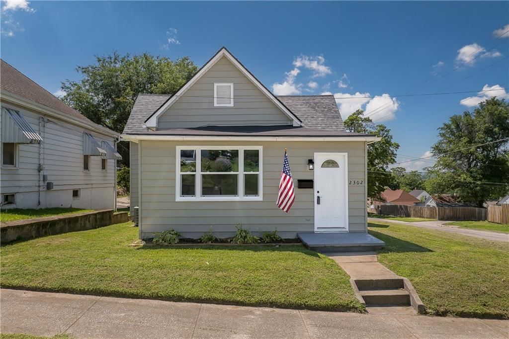 2302 S 15th Street — photo 1
