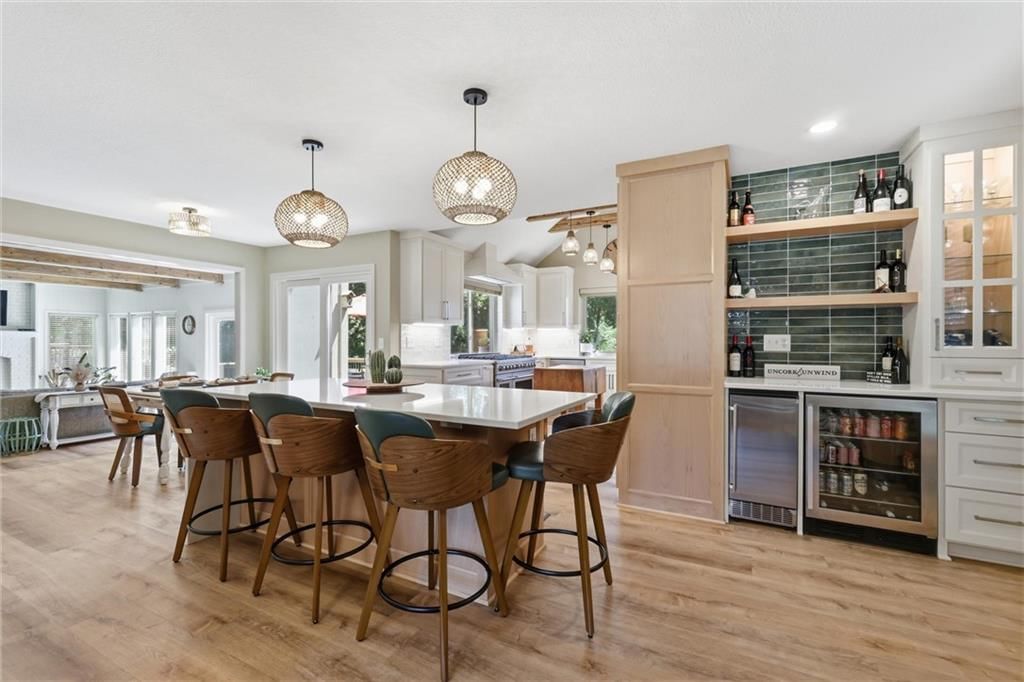 201 NE Shoreview Drive, Lee's Summit, MO