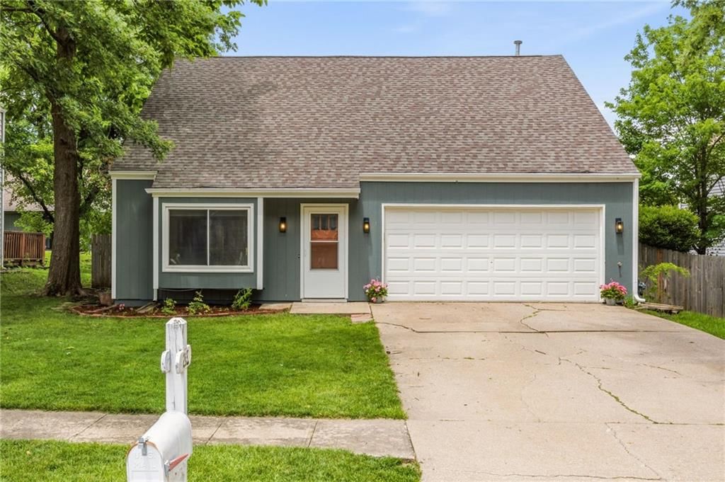 213 Deerfield Lane, Lawrence
