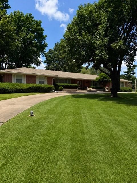 10120 Wenonga Lane, Leawood, KS