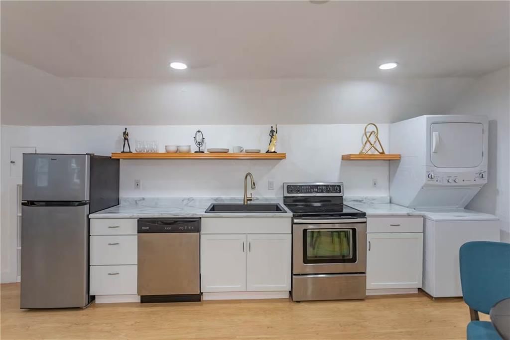 708 E 34th Street — photo 11