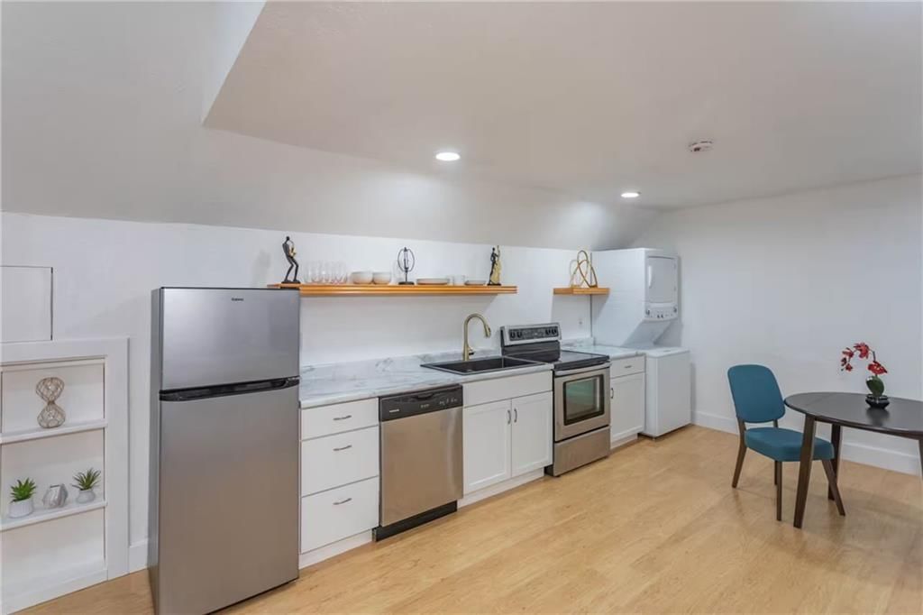 708 E 34th Street — photo 10