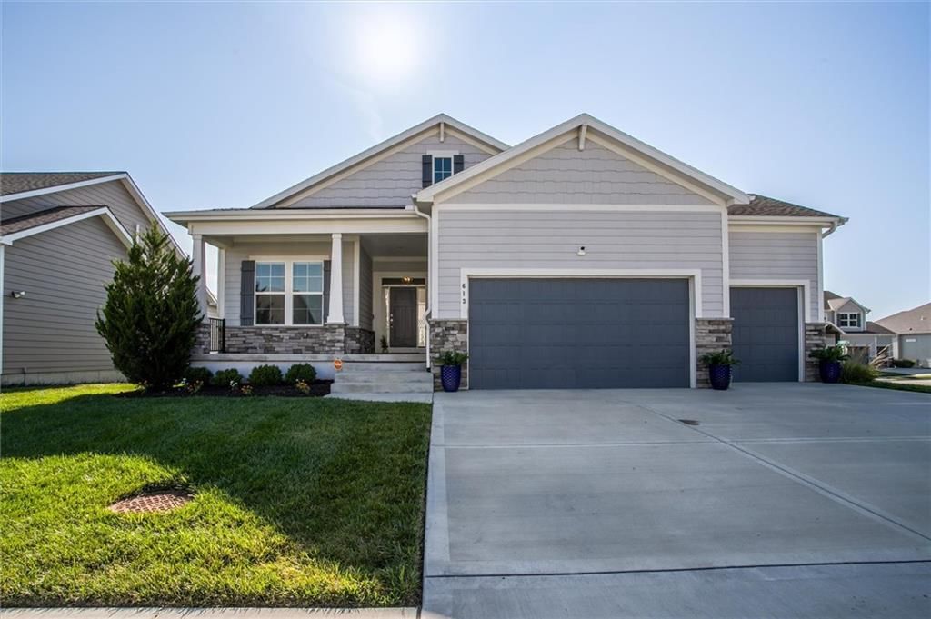 613 SW Brummel Road, Lee's Summit, MO