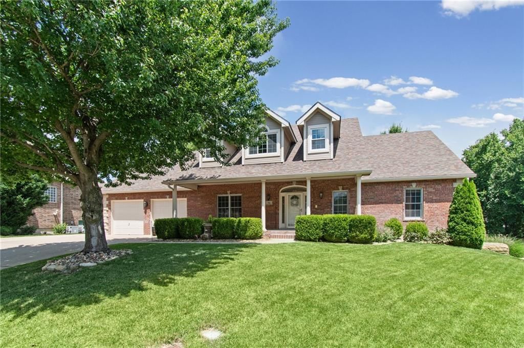 702 Bellerive Court, Lansing, KS